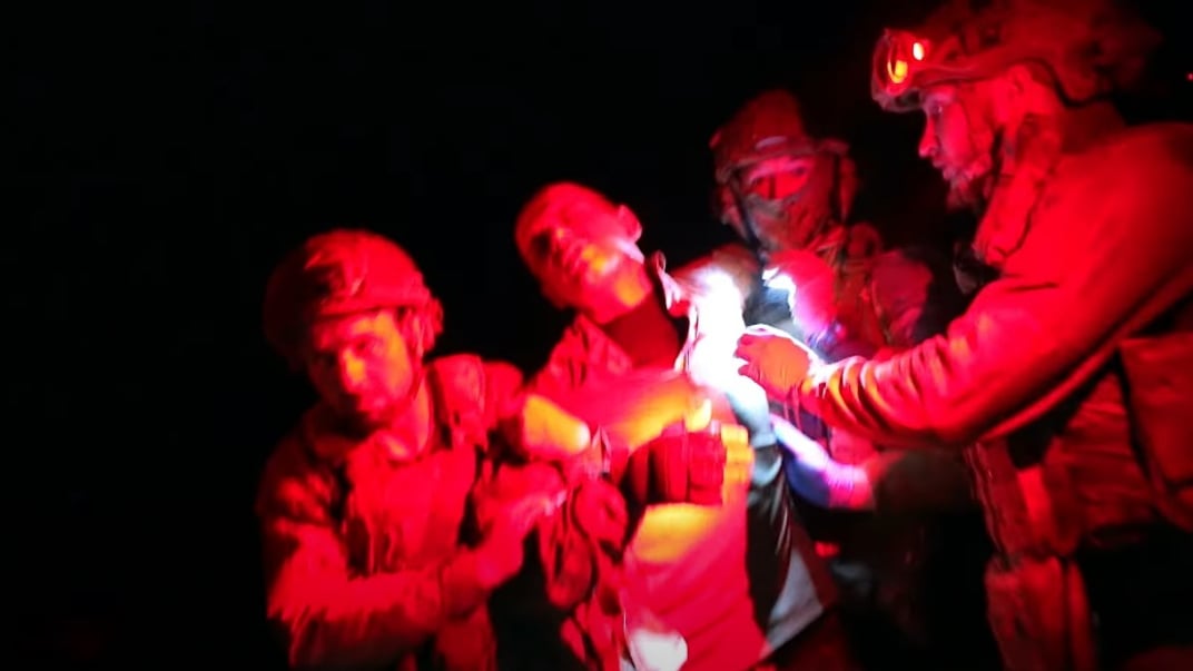 Кадр із фільму «2000 метрів до Андріївки» режисера Мстислава Чернова