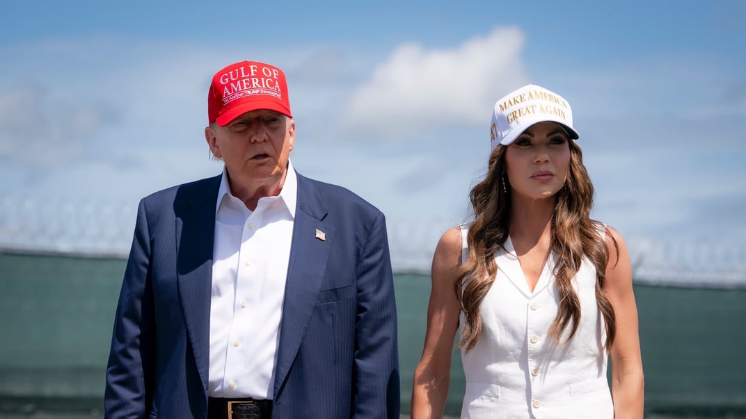 Крісті Ноем та Дональд Трамп