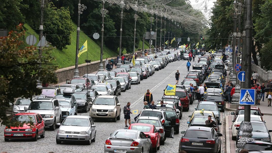 Верховний суд не побачив правопорушення у користуванні авто на єврономерах