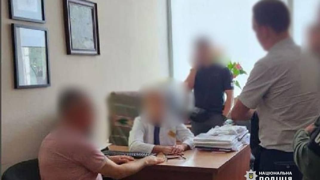 Врача подозревают в вымогательстве взятки за бесплатную операцию