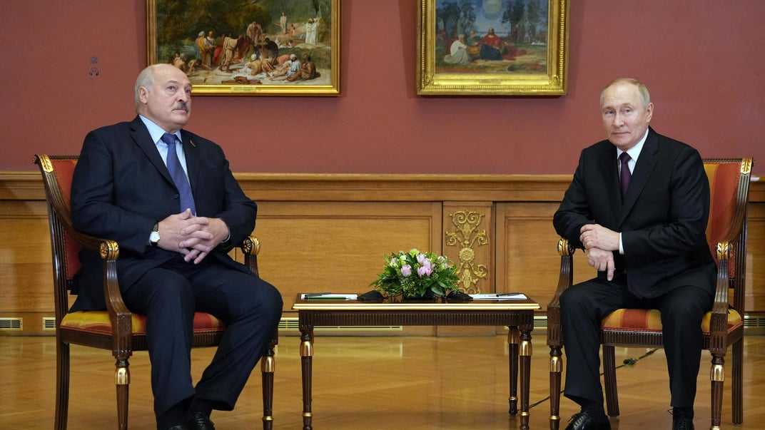 путін говорив із Лукашенком про дефіцит картоплі. Той каже: у нас уже все продали в росію