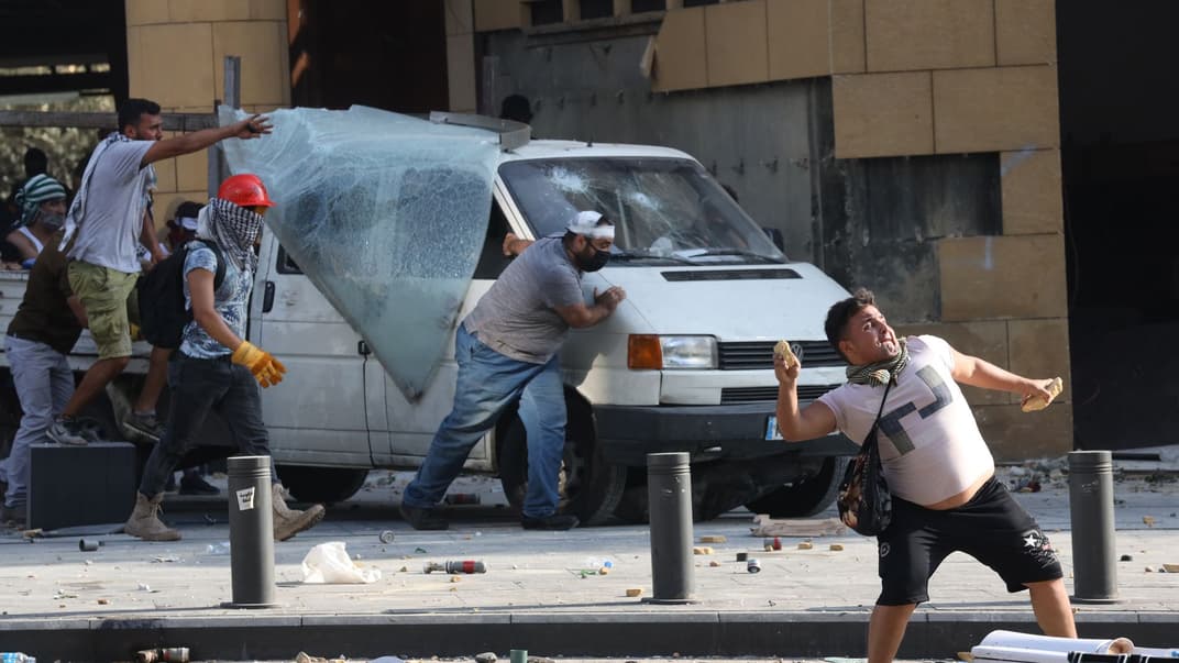 В Бейруте протестующие требуют наказать виновных во взрыве в порту и начать борьбу с экономическим кризисом