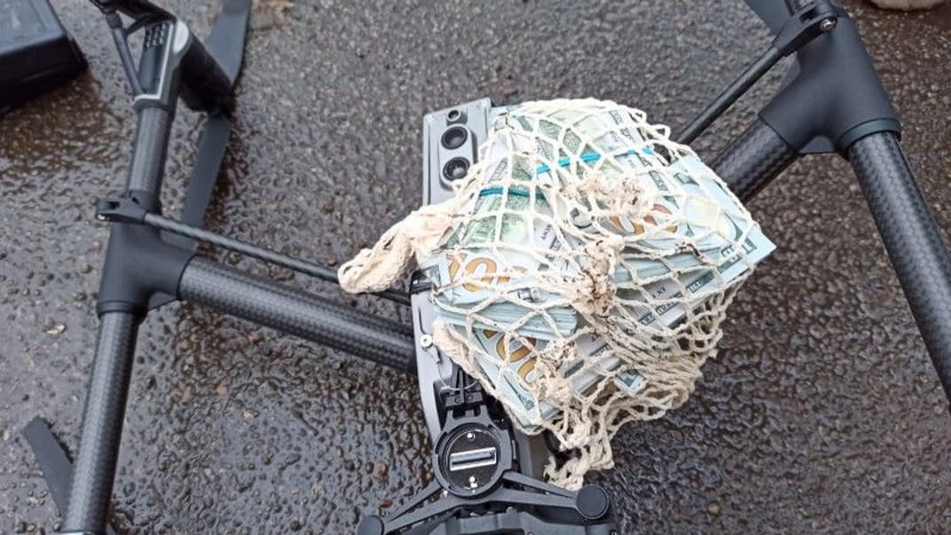 Полиция задержала мошенников, которые с помощью дрона похищали деньги во время «обмена валют»