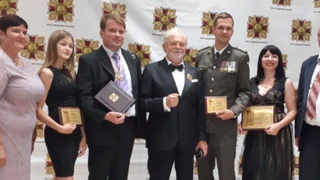 Львівський фельдшер Андрій Голод (третій зліва)