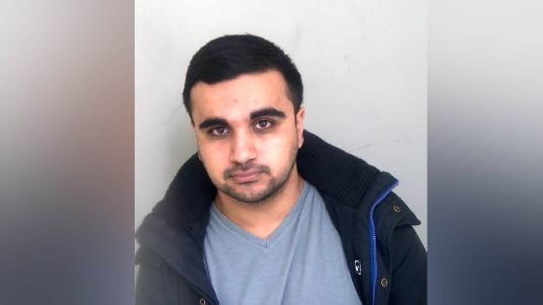 В Великобритании мужчина шантажом заставлял девушек присылать свои обнаженные фото. Его посадили на 11 лет