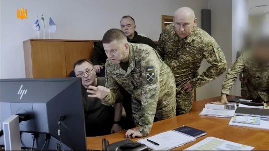 Главнокомандующий ВСУ Валерий Залужный с военными и энергетиками