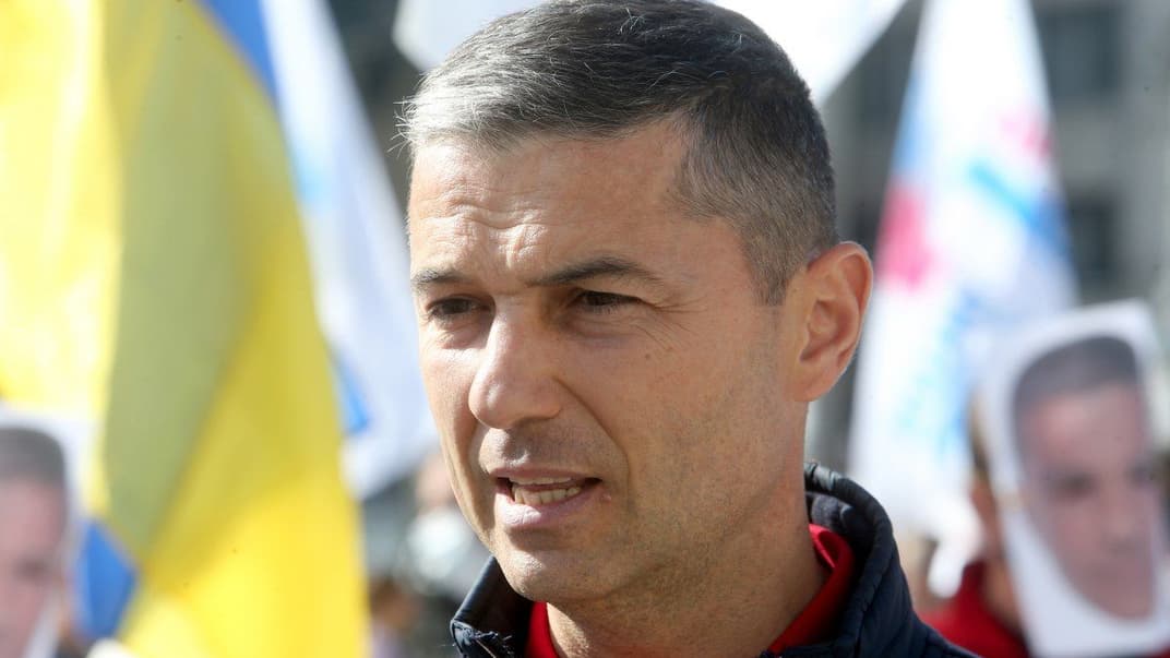 Мэр Умани Александр Цебрий во время акции протеста против фальсификации выборов «Право на выбор», у ЦИК, в Киеве, 28 сентября 2020 года