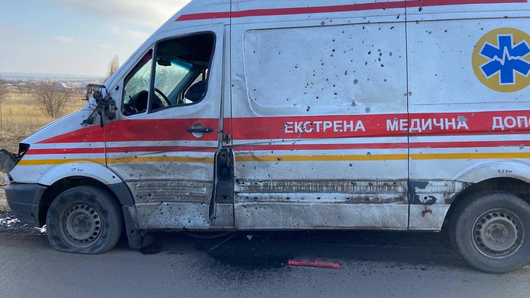 Последствия российской атаки дроном по машине «скорой» в Купянске, 29 января 2025 года
