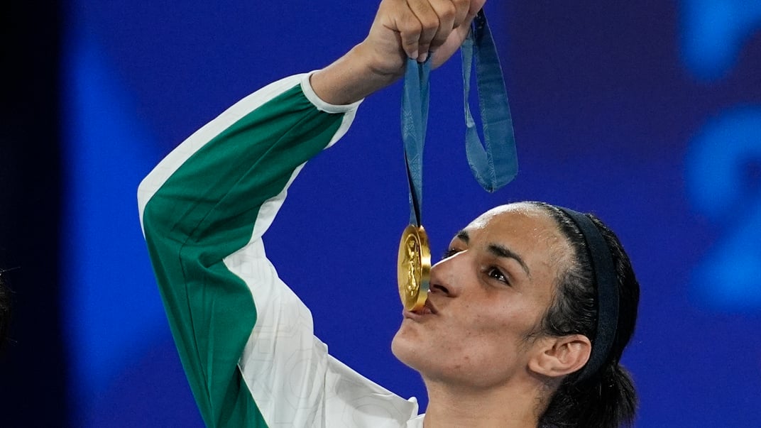 Золота медалістка з Алжиру Іман Хеліф після пермоги у боксерському поєдинку на Олімпійських іграх