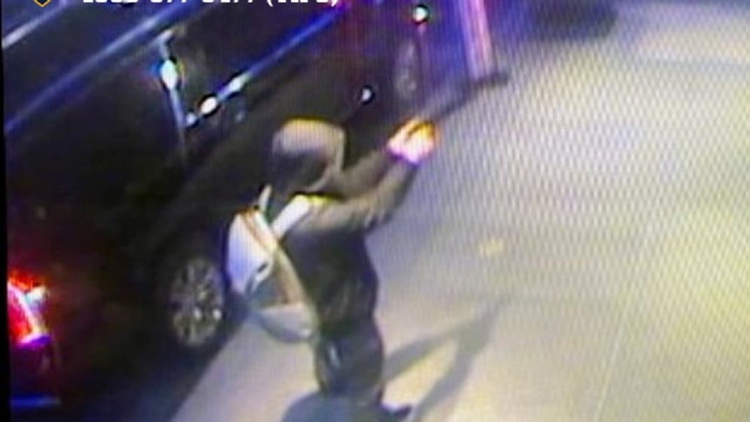 Стрілець на кадрах із камер спостереження