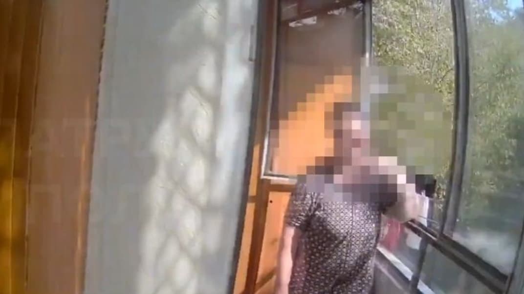 Во Львове патрульные освобождали женщину, которую на балконе закрыл собственный кот