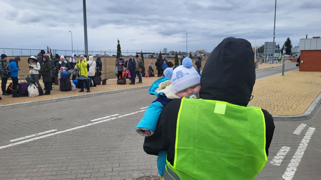 Украинцы переходят пограничный пропускной пункт в Польше