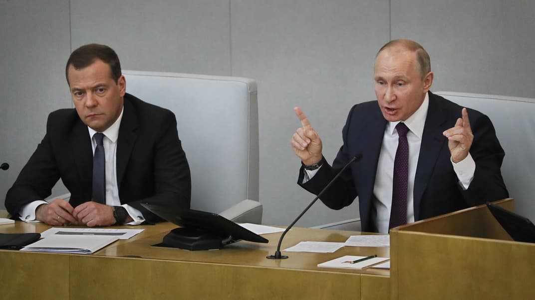 Президент Росії Володимир Путін (праворуч) і прем'єр-міністр Дмитро Медведєв під час засідання Держдуми, Москва, Росія, 8 травня 2018 року
