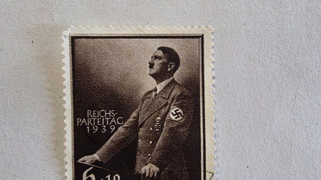 До України намагалися ввезти марки із нацистською символікою
