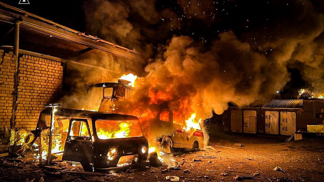 Спасатели тушат пожар в Купянске после российской атаки