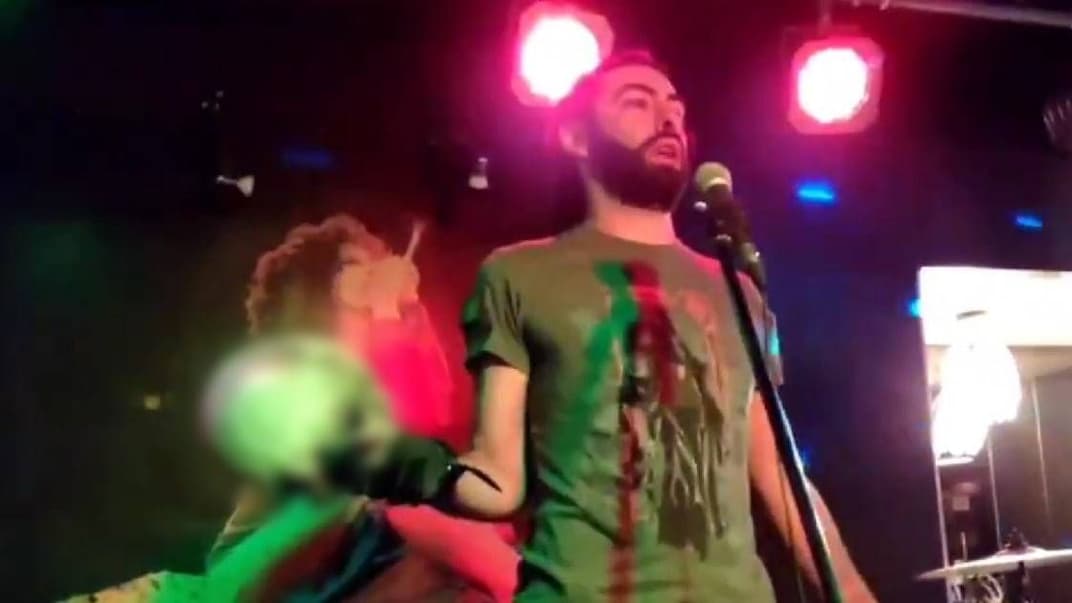 российский боевик игорь мангушев во время выступления