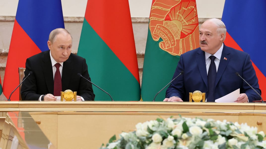 Александр Лукашенко во время встречи с владимиром путиным в Минске 6 декабря