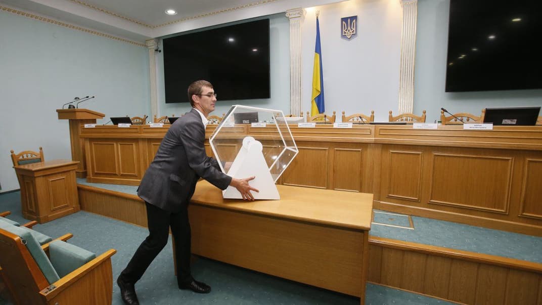 Рада утвердила новый состав Центральной избирательной комиссии (на фото — заседание ЦИК, Киев, 26 сентября 2014 года)