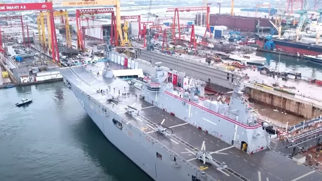 Спуск на воду флагмана военно-морских сил Турции TCG Anadolu
