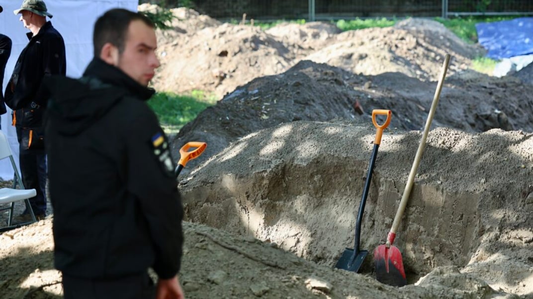 Територія колишнього цвинтаря у Львові, де триває ексгумація