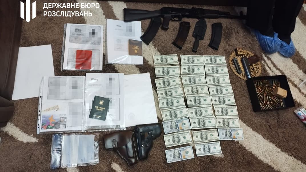 Вилучені під час обшуку речі