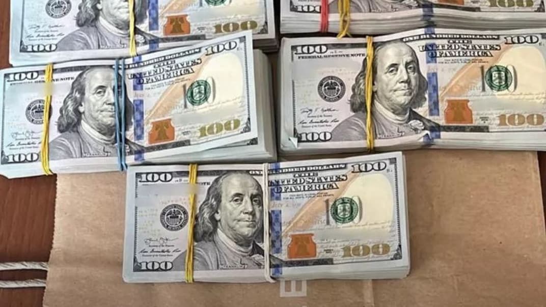 Частина коштів, вилучених під час затримання