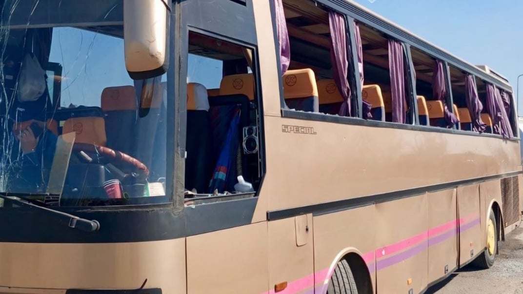 Пошкоджений внаслідок атаки по Дніпропетровщині автобус, 3 травня 2026 року