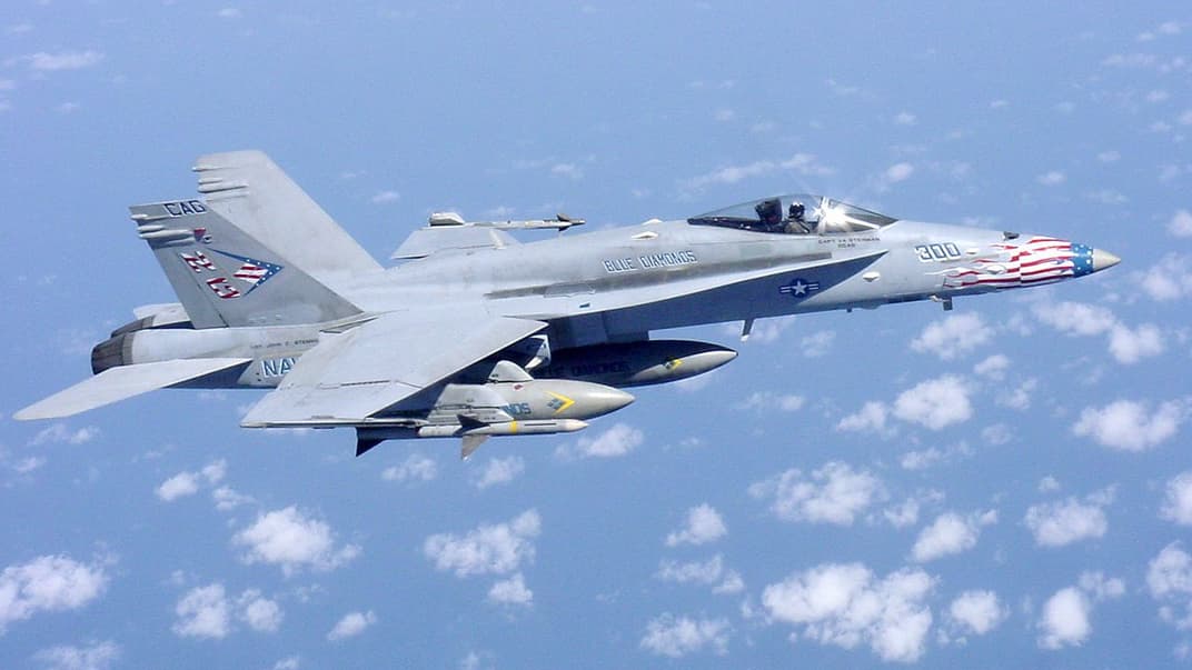 F/A-18C ВМС США під час операції «Нескорена свобода» 2002 року в Афганістані