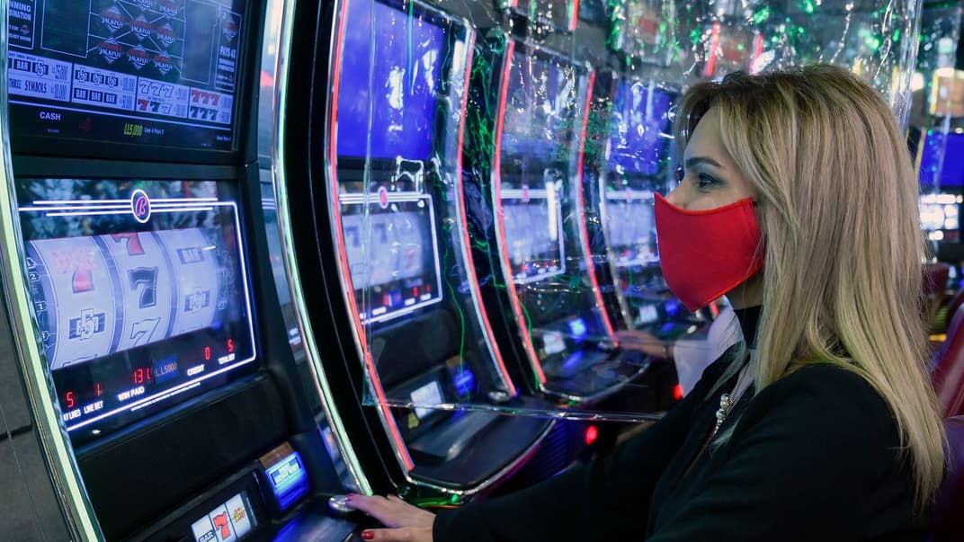 Правительство должно создать в Украине специального регулятора, который будет проводить сертификацию игровых автоматов, выдавать лицензии компаниям, вести их реестры и следить за тем, чтобы они не нарушали закон