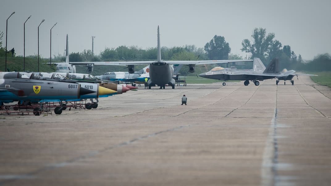 Ілюстративне фото. Літаки США на авіабазі Михайло Когалнічяну, Румунія, 25 квітня 2016 року