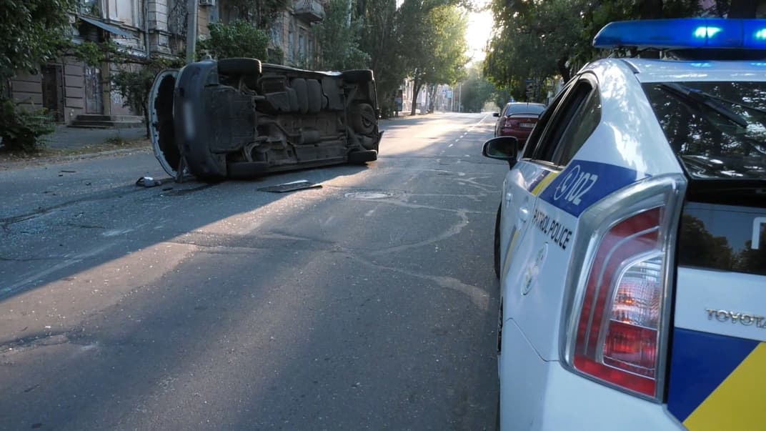 В Херсоне авто, которое перевозило избирательные бюллетени, попало в ДТП