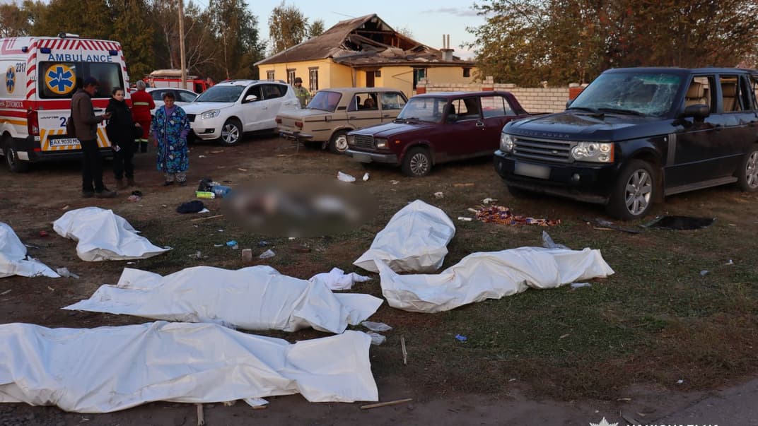 На місці ракетної атаки росії в селі Гроза Харківської області, 5 жовтня 2023 року