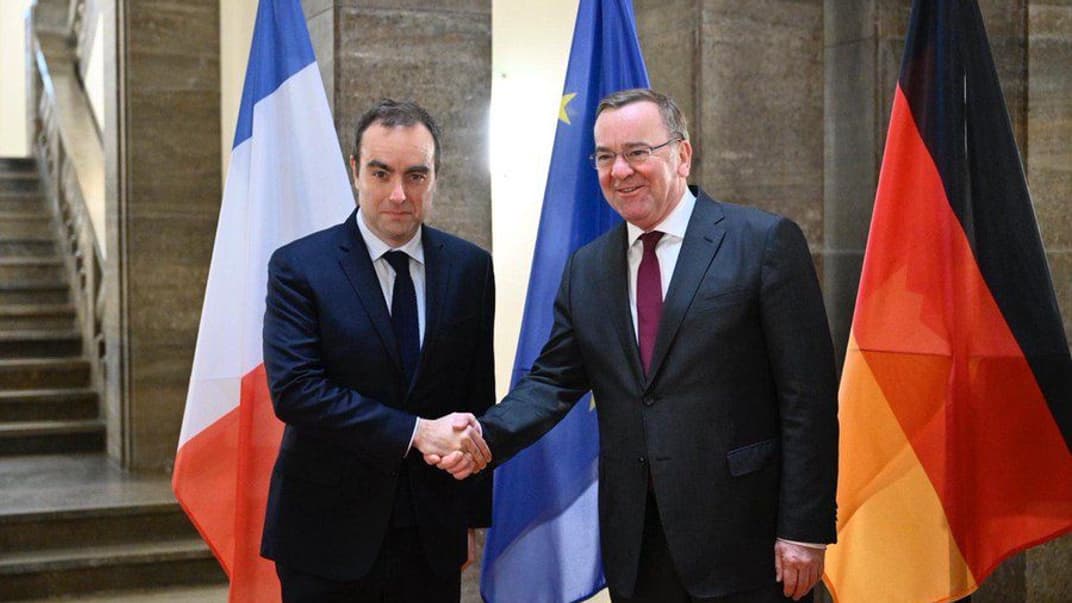 Министры обороны Франции и Германии Себастян Лекорню и Борис Писториус на встрече 22 марта