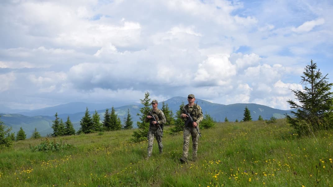 В горах у границы Румынии нашли тело молодого украинца. Это не первая такая смерть от начала войны