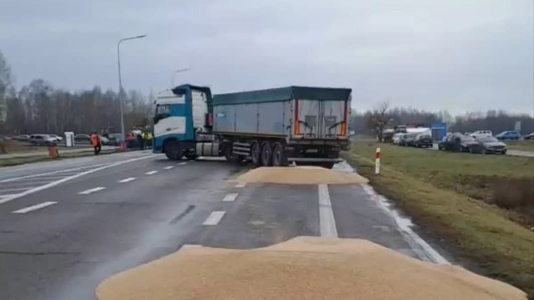 Польская прокуратура возбудила дело из-за рассыпанного украинского зерно на границе
