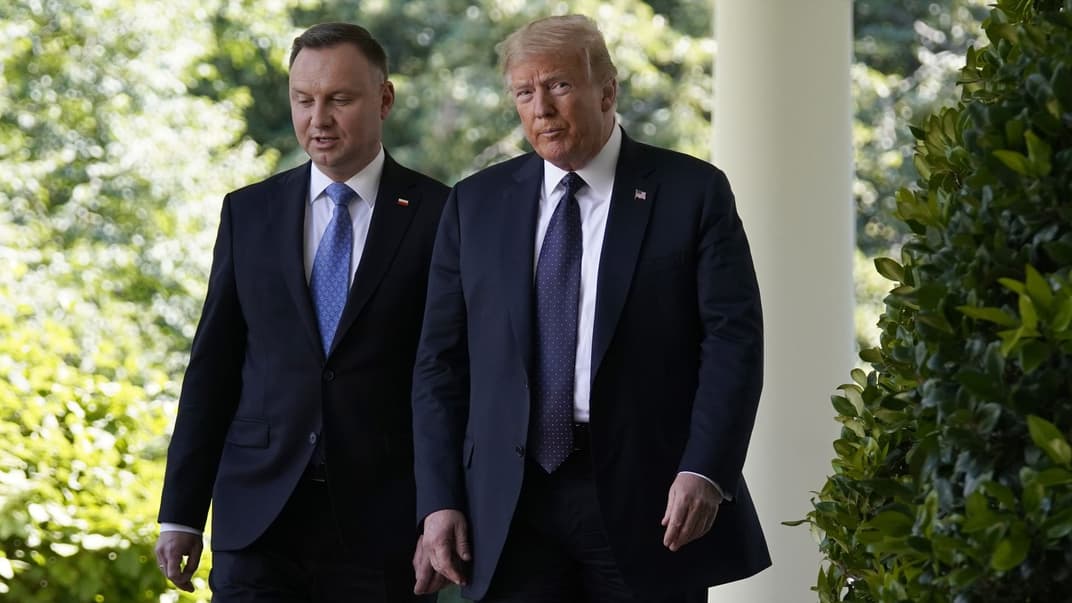 Иллюстративное фото. Дональд Трамп и Анджей Дуда выходят из Овального кабинета Белого дома в Вашингтоне, 24 июня 2020 года