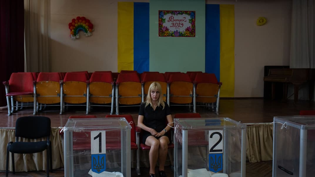 Избирательный участок в актовом зале Куреневского троллейбусного депо в день парламентских выборов, Киев, 21 июля 2019 года