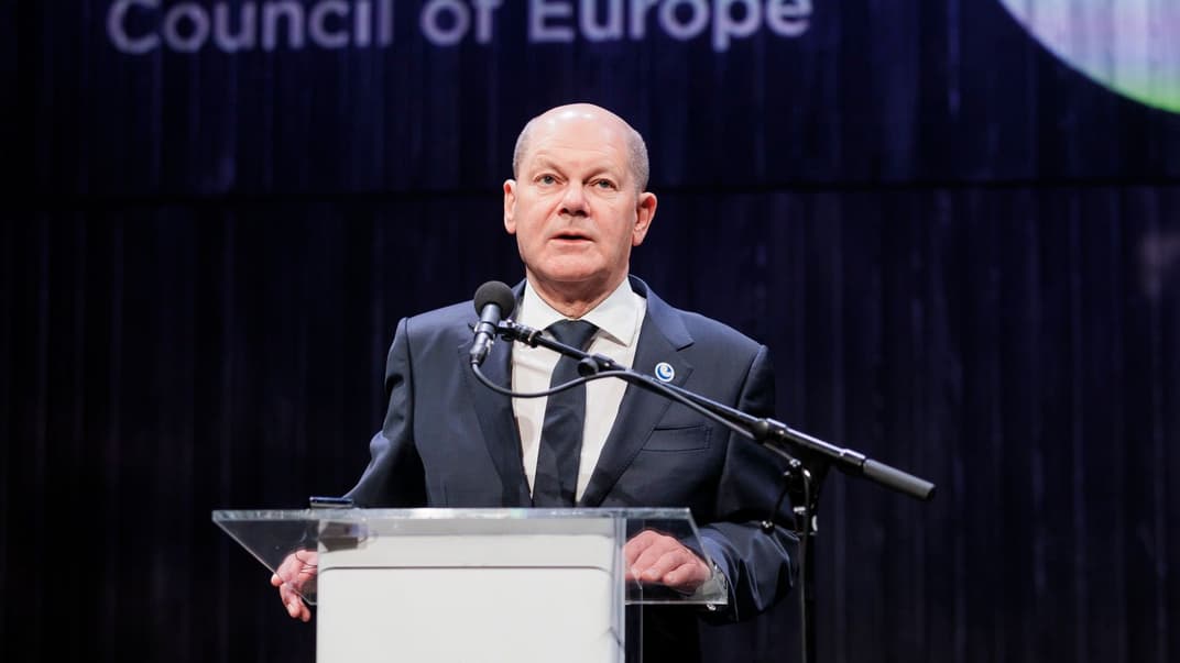 Канцлер Німеччини Олаф Шольц виступає на саміті Ради Європи в Рейк'явіку (Ісландія), 17 травня 2023 року