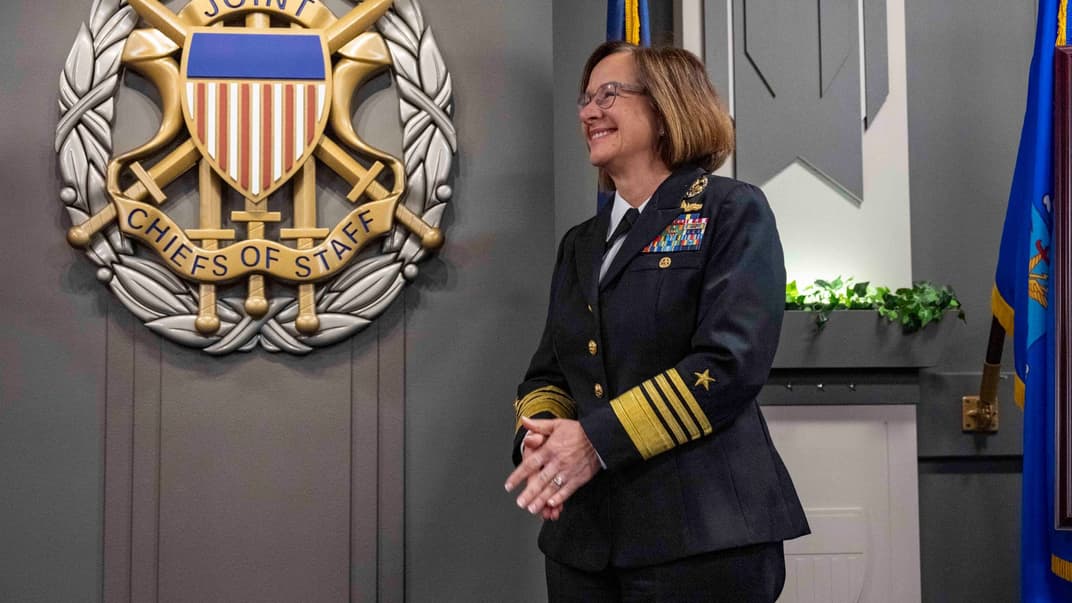 Лиза Франчетти на церемонии назначения главой Военно-морских сил США, 2 ноября 2023 года