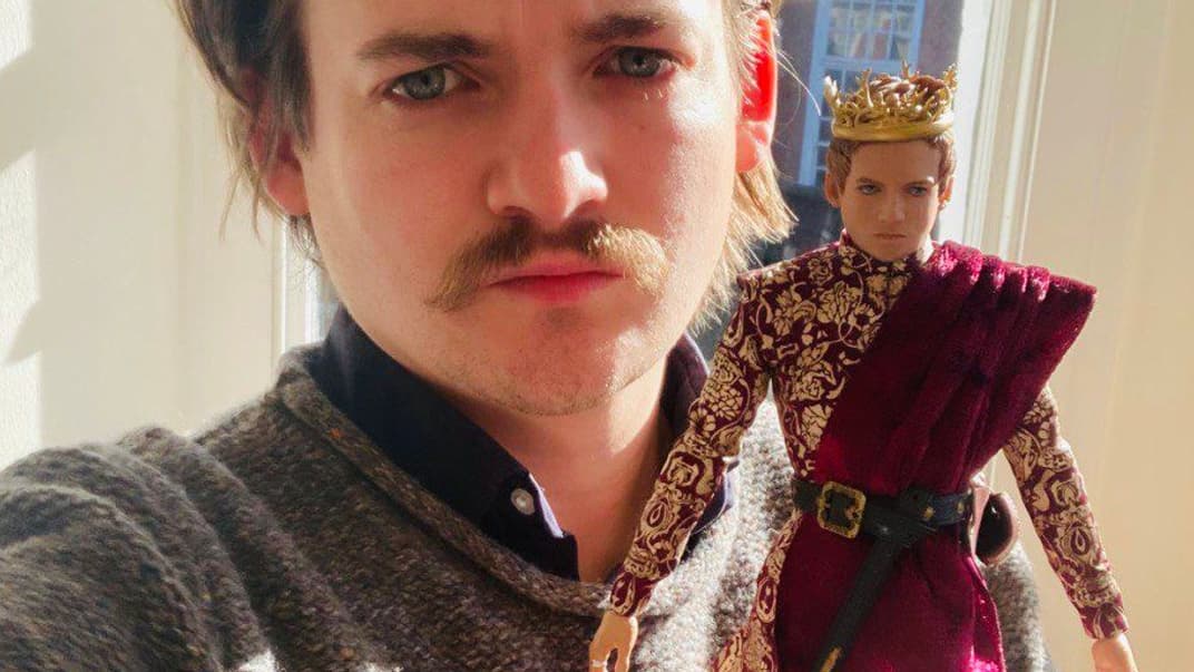 Джек Ґлісон разом зі статуеткою