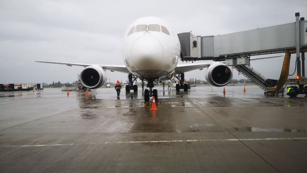 В Україну прибула партія вакцини AstraZeneca в межах COVAX. Кому вона дістанеться?
