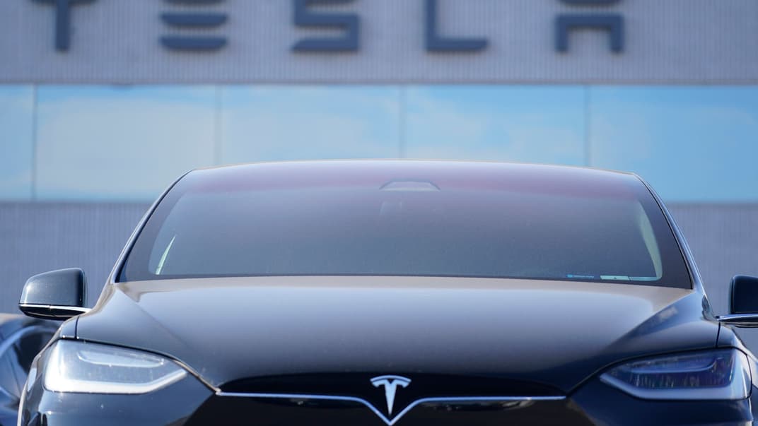 Автівка Tesla