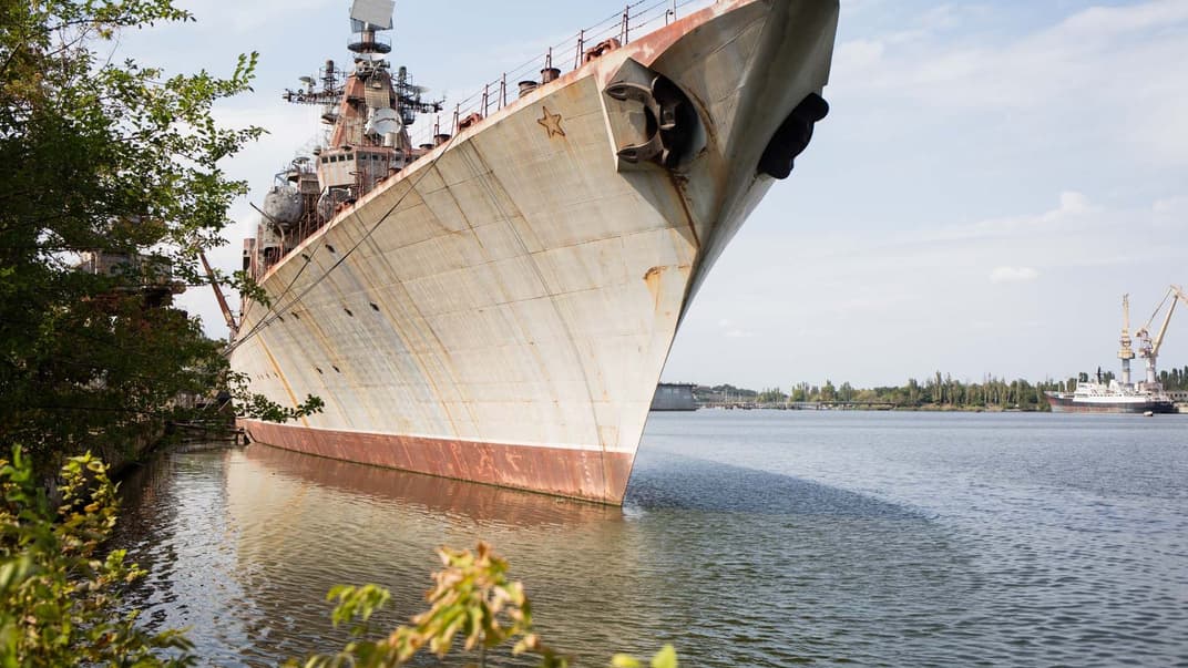 Недобудований крейсер «Україна» на території Миколаївського суднобудівного заводу