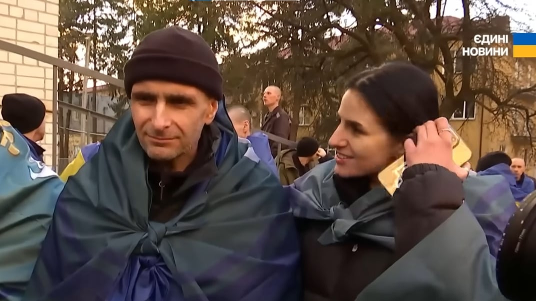 Морпіх Олександр Савов із донькою Анастасією після звільнення з полону