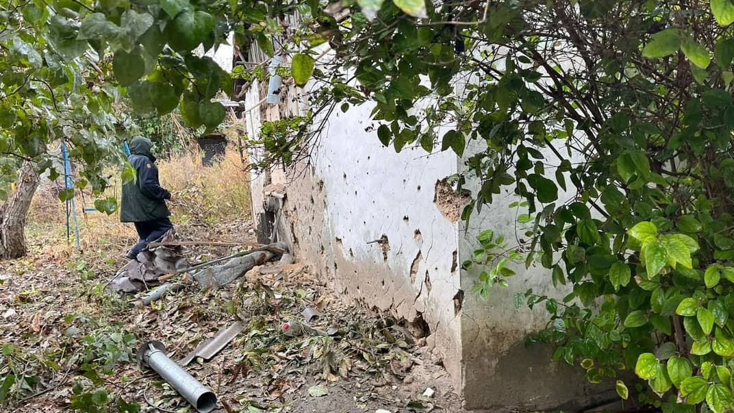 Наслідки обстрілу селища, 8 жовтня 2023 року