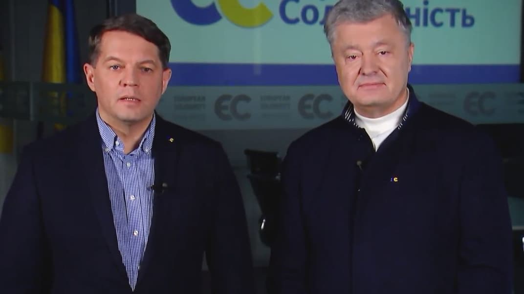 Колишній політв'язень Кремля та журналіст Роман Сущенко та п’ятий президент України Петро Порошенко