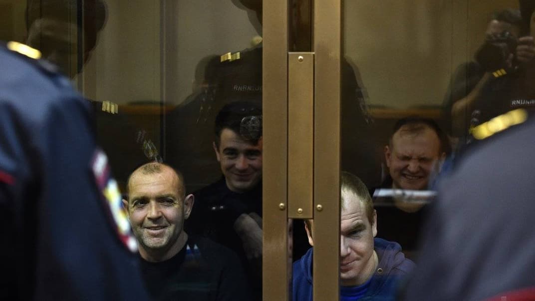 Полонені українські моряки Юрій Будзило, Сергій Чуліба, Юрій Без'язичний і Богдан Небилиця в залі суду у Москві, 13 лютого 2019 року. Московський міський суд відхилив апеляції на продовження запобіжного заходу ще чотирьох українських моряків, захоплених росіянами у Керченській протоці