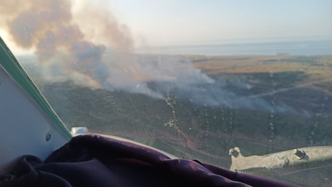 Під час військових навчань на Херсонщині загорівся полігон: вогонь охопив 10 га, до гасіння залучили авіацію