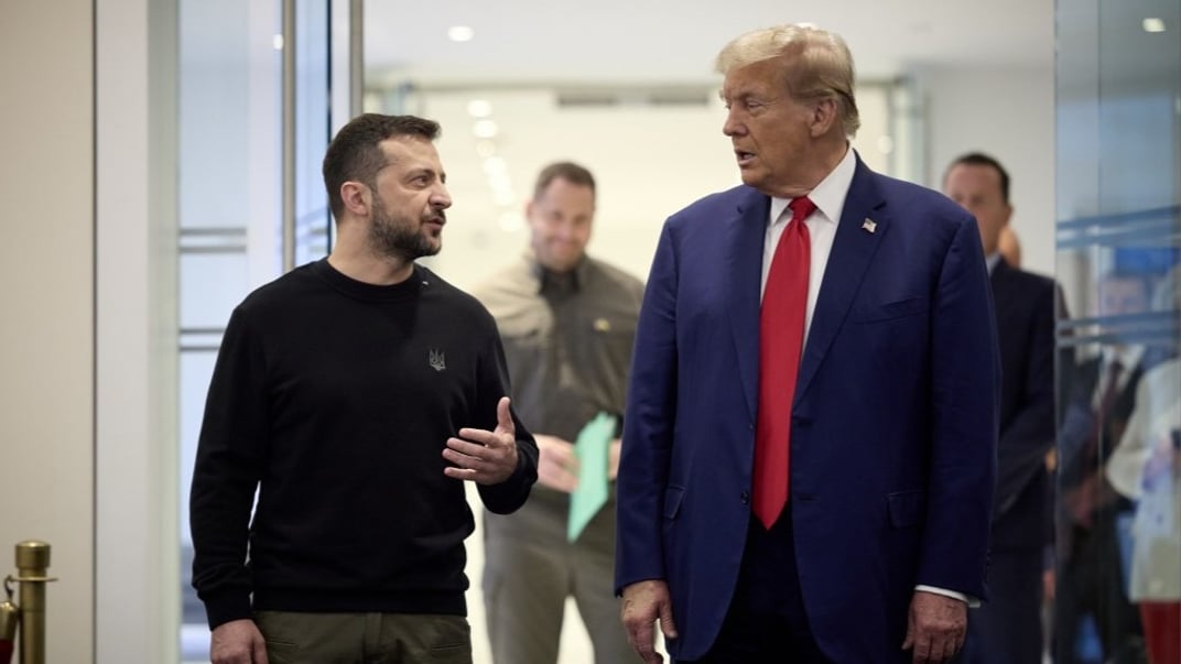 Президент України Володимир Зеленський спілкується з тоді ще кандидатом у президенти США Дональдом Трампом у Нью-Йорку, 27 вересня 2024 року