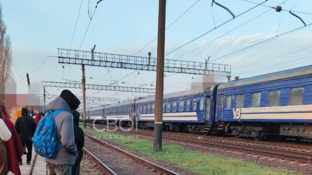 На Дніпропетровщині тричі евакуйовували потяг через загрозу «шахедів»